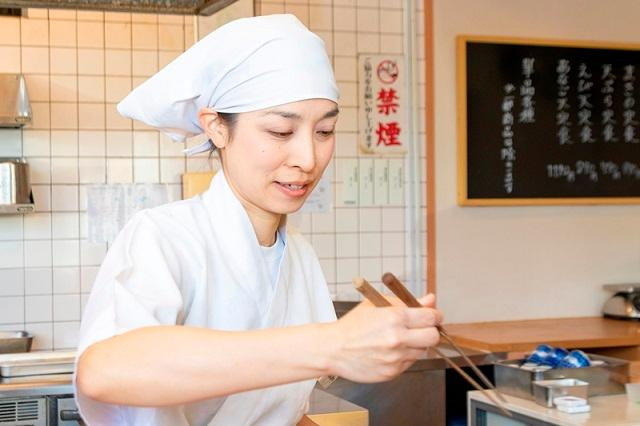 天ぷら定食専門店でのキッチン・ホールスタッフ